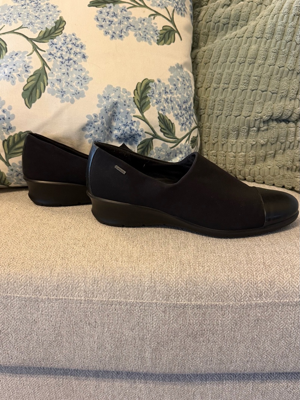 ECCO Gore-Tex Black Leather Slip-On Comfort Shoes EU 41 US 10/10.5 Women